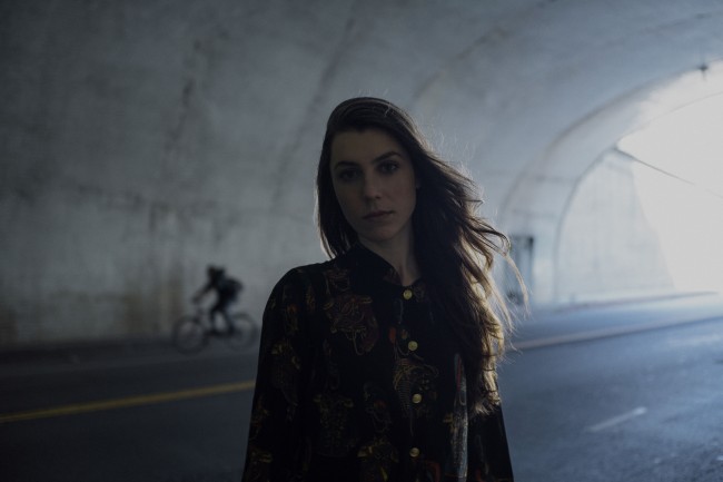 Julia_Holter_-_Photo_Credit_Tonje_Thilesen_-_DSC04237-72dpi